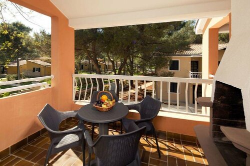 Camping Stella Maris Mobile Homes, Забронировать Кемпинг Бизнес-отели Умаг, рядом с Church of Saint Mary and Saint Peregrine, 4* 5*