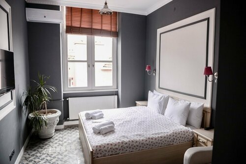 Cezayir Rooms, Забронировать Отель Отели Стамбула с бассейном, рядом с Станция метро «Таксим» — Выход к парку Гези, Бассейн