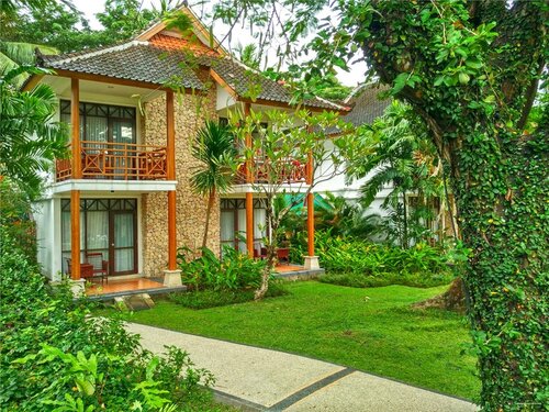 Holiday Resort Lombok, Забронировать Курортный отель Отели Сенггиги с завтраком, Завтраки