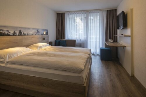 Swiss Budget Alpenhotel, Varaa Hotelli Täsch Zermatt