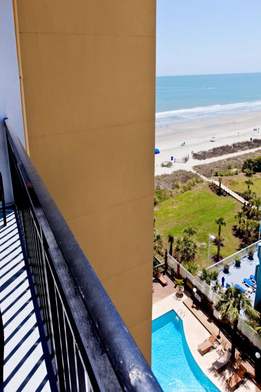 Sun N' Sand 608 Studio Bedroom Condo by Redawning