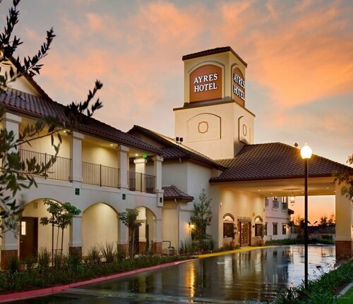Ayres Suites Yorba Linda/Anaheim Hills, Забронировать Отель Отели Disneyland California с бассейном, Бассейн
