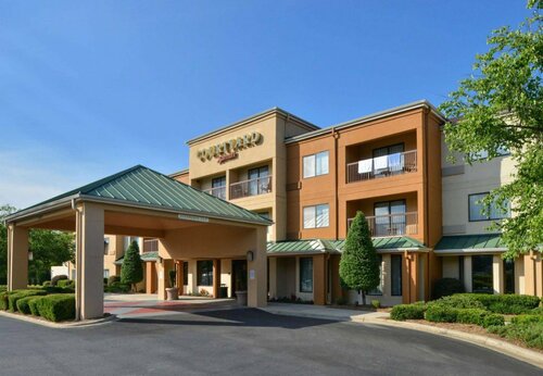 Courtyard by Marriott Charlotte Matthews, Забронировать Отель Мэттьюс Северная Каролина
