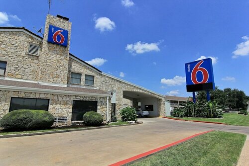 Motel 6 Austin, TX - Central Downtown UT, Забронировать Мотель Мотели Остина, Мотель