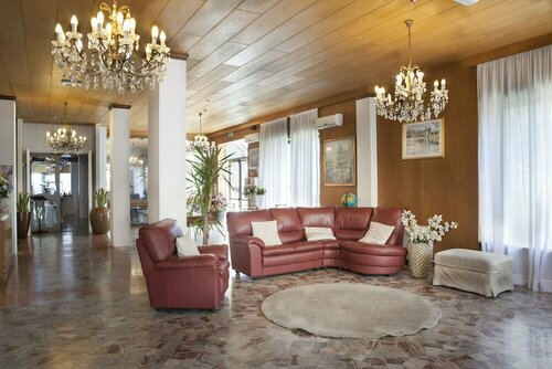 MoMo Seaview Hotel, Забронировать Отель Римини - центр города 