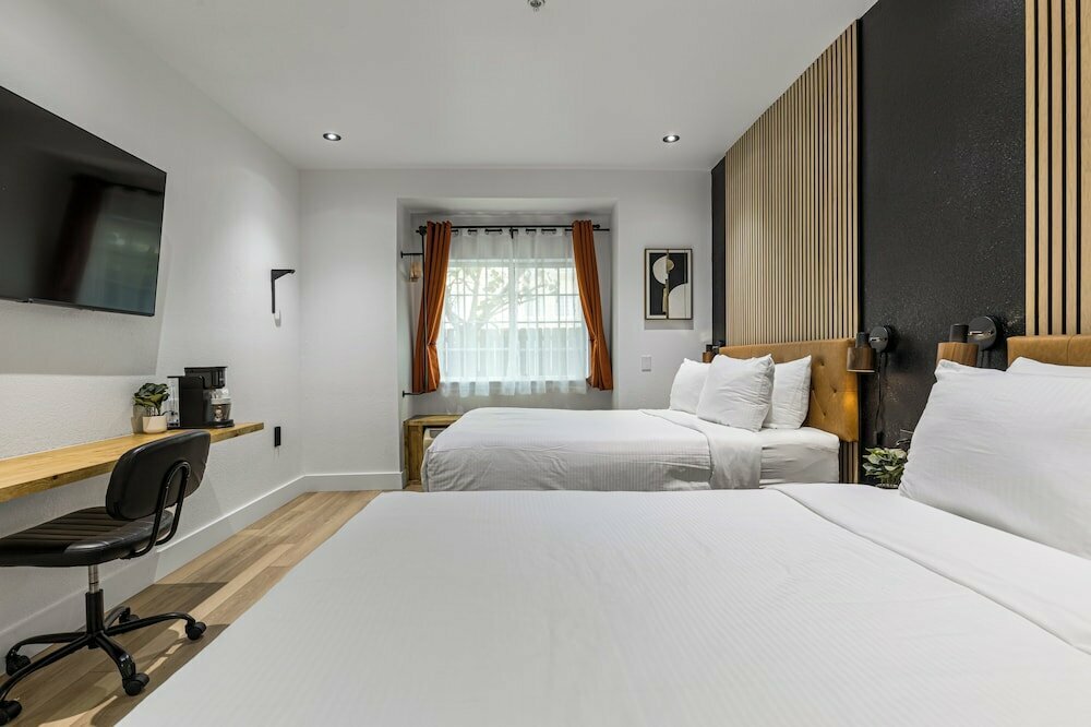 Microtel Inn & Suites