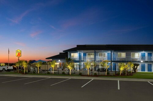 Super 8 by Wyndham Lindsay Olive Tree, Buchen Sie Hotel Lindsay Kalifornien