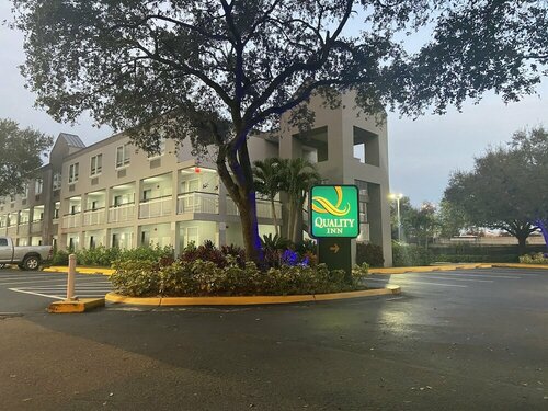 Quality Inn Miami Airport - Doral, Забронировать Отель Отели Дорел с бассейном, Бассейн