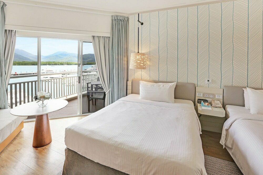 Shangri-La Hotel