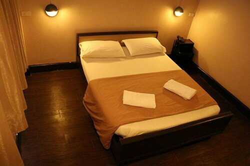 Suksawad Hotel, Забронировать Отель Отели Бангкока с парковкой, рядом с Университет Таммасат, Парковка