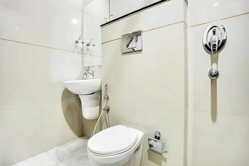 Capital O 60558 Hotel Midhuna International, Забронировать Отель Отели Чавара с завтраком, Завтраки