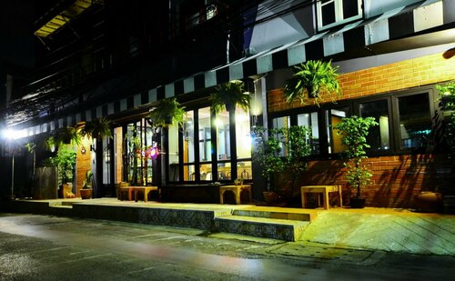 The neighbor hoot hostel & cafe, Забронировать Хостел Отели Бангкока с парковкой, Парковка
