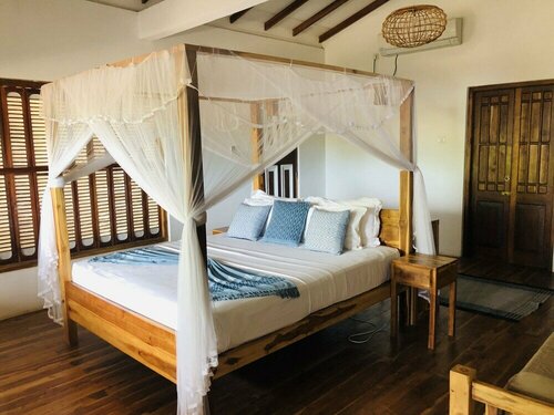 The Beach House , Nilaveli , Trincomalee, Забронировать Гостевой дом Отели Нилавели с парковкой, Парковка