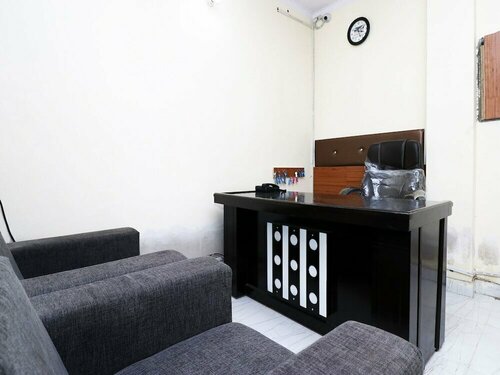 OYO 22917 Cgr Residency, Забронировать Отель Гургаон Gurgaon Region, рядом с Улица Сохна