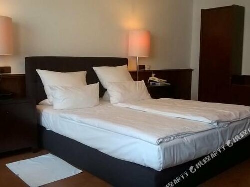 City Hotel, Забронировать Отель Лар Шварцвальд, рядом с Крепость Шторхентурм