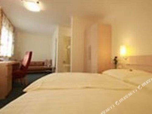 Hotel Waldesruh, Забронировать Отель Мюльталь земля Гессен
