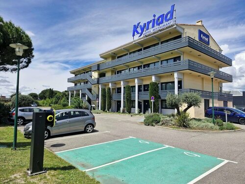 Kyriad Carcassonne Ouest - La Cité, Book Hotel Hoteller i Carcassonne med parkering, Parkering