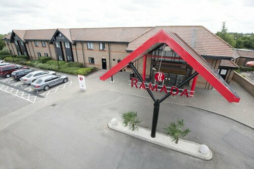 Ramada by Wyndham Cambridge, Book Hotel Hoteller i Cambridgeshire med parkering, Parkering