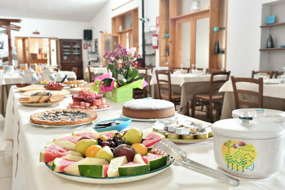 Hotel Ristorante SEnis Monte Maccione