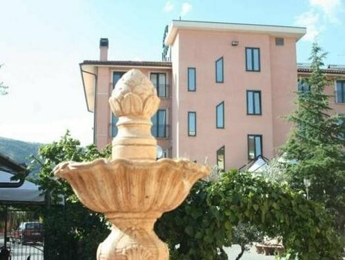 Hotel Leon - Ristorante Al Cavallino Rosso, Забронировать Отель Сан-Джованни-Ротондо Гаргано