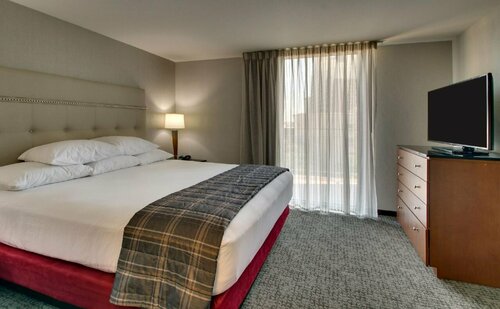 Drury Plaza Hotel San Antonio Riverwalk, Забронировать Отель Отели Сан-Антонио с парковкой, рядом с Alamo Plaza, Парковка