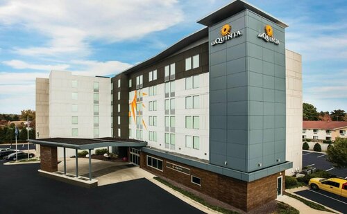 La Quinta Inn & Suites by Wyndham Winchester, Book Hotel Hoteller i Virginia med parkering, Parkering