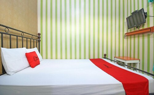 RedDoorz near Perumnas Seturan, Rezervasyon Otel Kabupaten-Sleman Yogyakarta