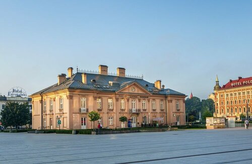 Central Palace, Забронировать Отель Старый город Краков, рядом с Церковь Святого Креста
