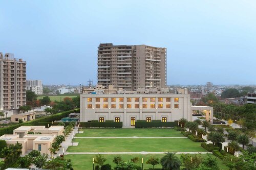 DoubleTree by Hilton Agra, Забронировать Отель Отели Taj Ganj с бассейном, Бассейн
