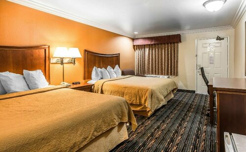 Quality Inn Lake Elsinore I-15, Забронировать Отель Каньон-Лейк 