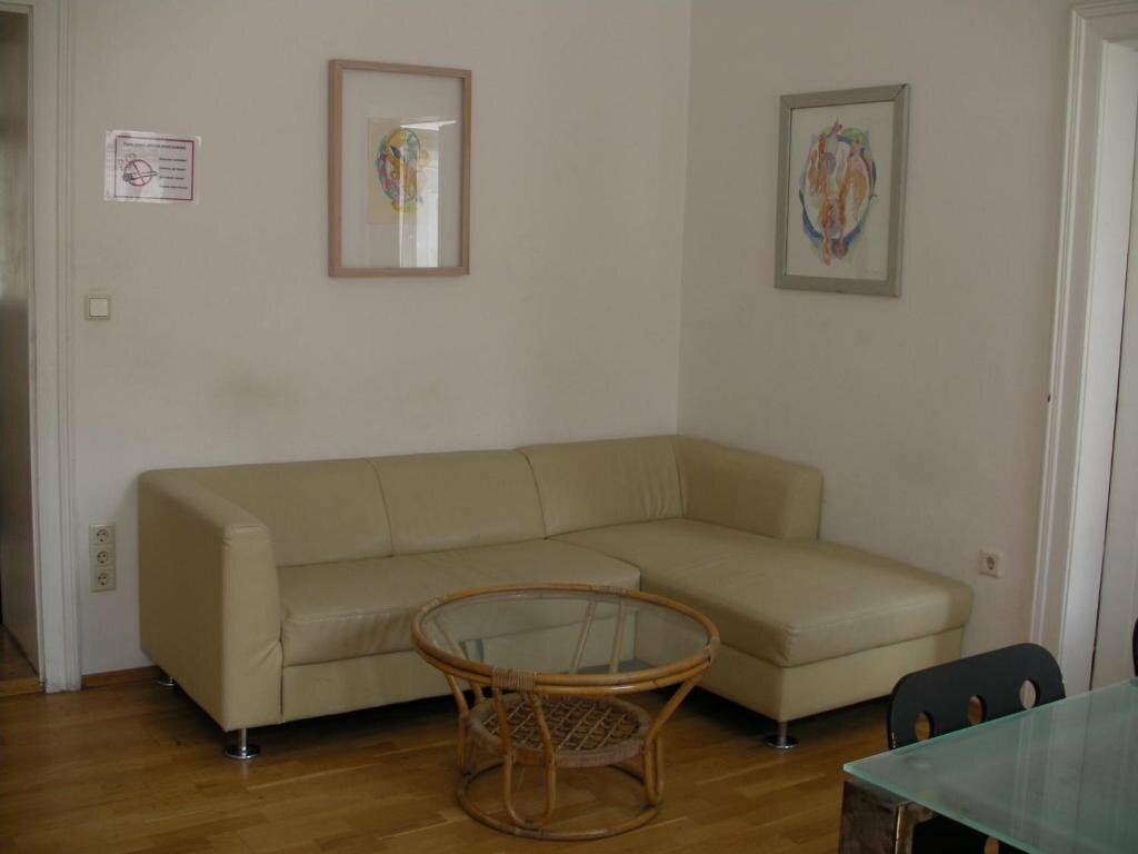 HappyHostel