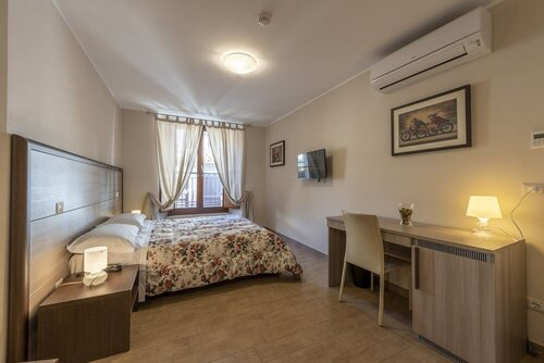 Flora Hotel, Rezervați Hotel Hoteluri în Todi cu mic dejun, Mic dejun