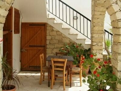Kontoyiannis House, Rezerwuj Hotel Hotele w Kalawasos z Parkingiem, Parking