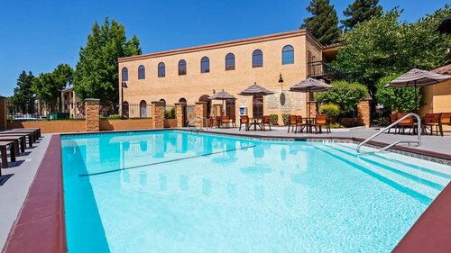 Best Western Plus Heritage Inn, Reserva ahora Hotel Hoteles en Stockton con aparcamiento, Aparcamiento