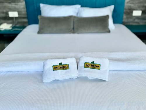 Hotel Del Medio, Buchen Sie Hotel Bar County Hotels mit Frühstück, Frühstück