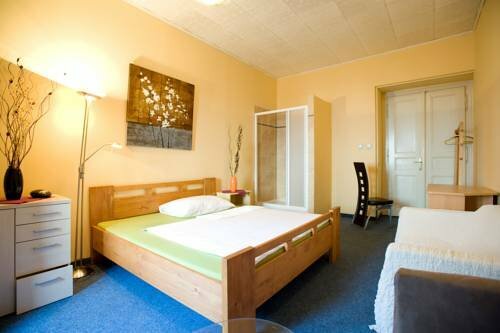 Hotel Praha Club bed & breakfast, Забронировать Отель Прага Чехия, рядом с Jubilee Synagogue