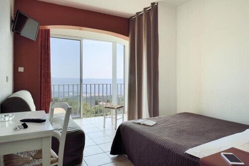 Hotel Alata, Забронировать Отель Отели Gulf of Ajaccio с парковкой, Парковка