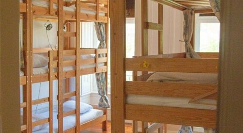 Nest House Lisbon Hostel, Забронировать Хостел Авенидас-Новас Лиссабон, рядом с Станция метро Marques de Pombal