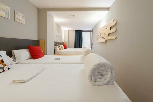Yeah Barcelona Hostel, Забронировать Хостел Хостелы Барселоны, рядом с Дворец Макая, Хостел