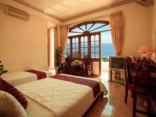 Oriole Hotel & Spa