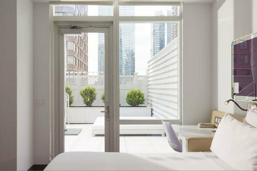 YOTEL New York Times Square, Забронировать Отель Бизнес-отели Нью-Йорка, рядом с Конференц-центр имени Джейкоба Джейвитса, 4* 5*