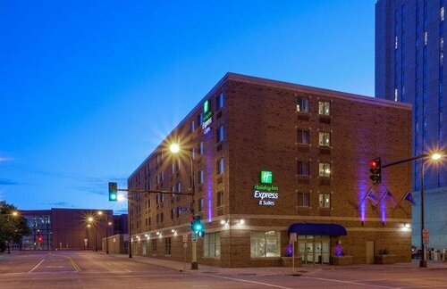 Holiday Inn Express Hotel & Suites Minneapolis-Downtown Convention Center by IHG, Забронировать Отель Миннеаполис Twin Cities, рядом с Торговый центр Nicollet
