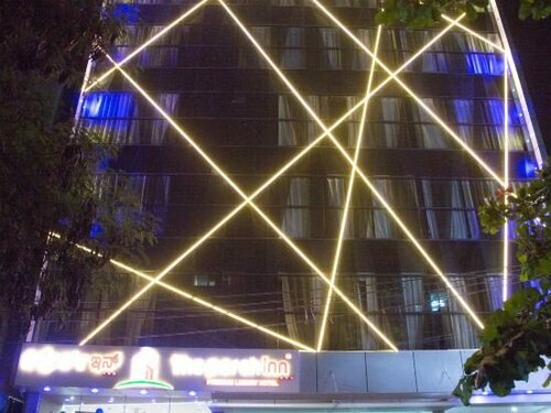 The Porch Inn Hotel & Service Apartments Near Nimhans Hospital, Забронировать Отель Бангалор штат Карнатака, рядом с Университет Крайст