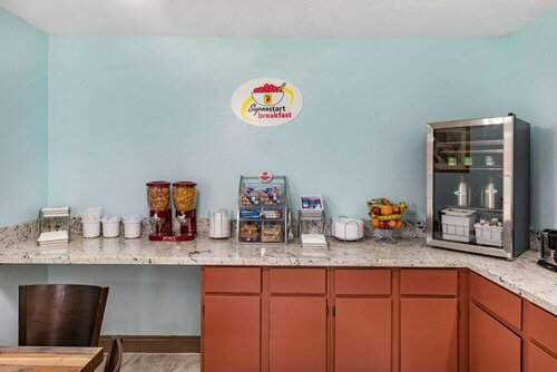 Super 8 by Wyndham Kinder/Coushatta near Casino, Забронировать Отель Кайндер Acadiana