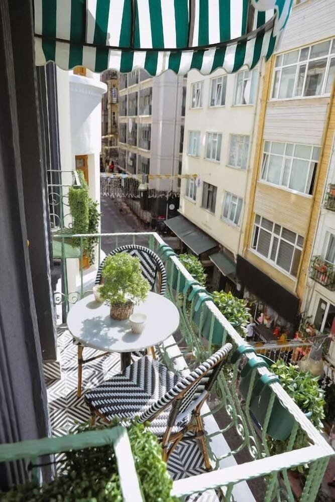 XALİLA HOSTEL & CAFE, MEN's ROOM, BEST IN ISTANBUL ,