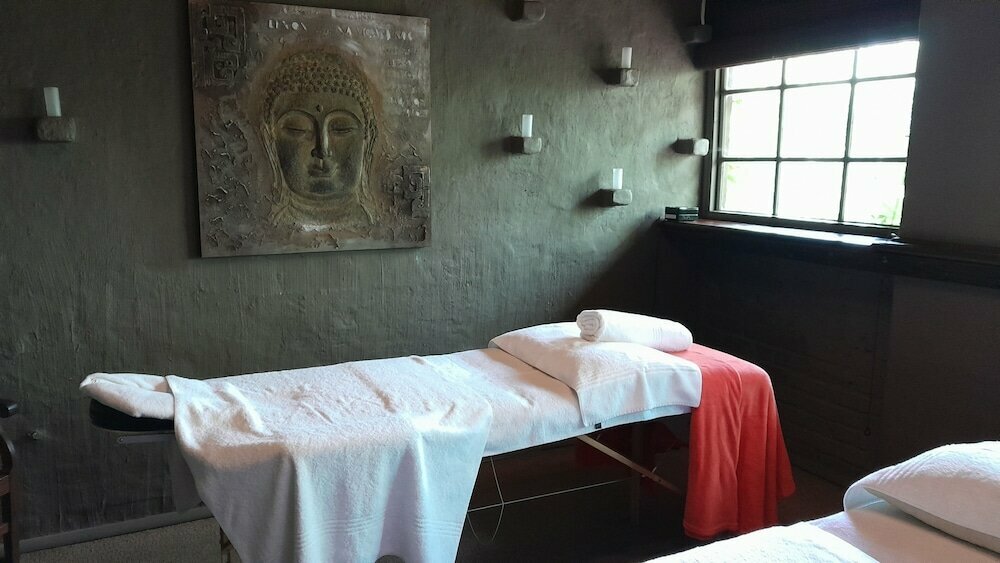 Shangri-La Country Hotel & Spa