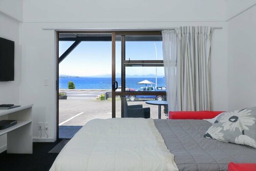 Gables Lakefront Motel, Забронировать Мотель Таупо 