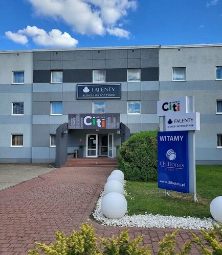 Falenty Biznes i Wypoczynek, Забронировать Отель Отели Рашин с бассейном, Бассейн