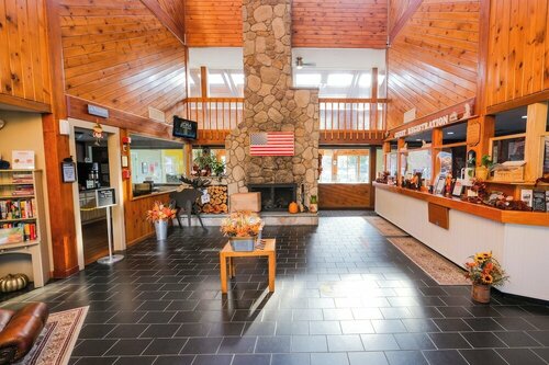 Fireside Inn & Suites Gilford, Забронировать Отель Гилфорд Озеро Уиннипесоки