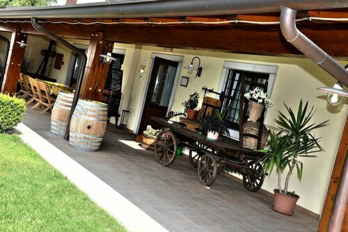 Agriturismo La Rosta, Забронировать Фермерский дом Отели Червиньяно-дель-Фриули с парковкой, Парковка